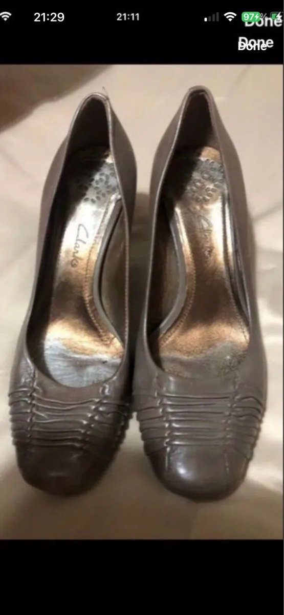 Ladies Clark’s leather shoes size 5.5 €15 - Image 1