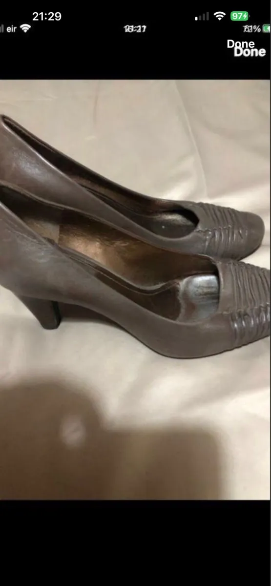 Ladies Clark’s leather shoes size 5.5 €15 - Image 2