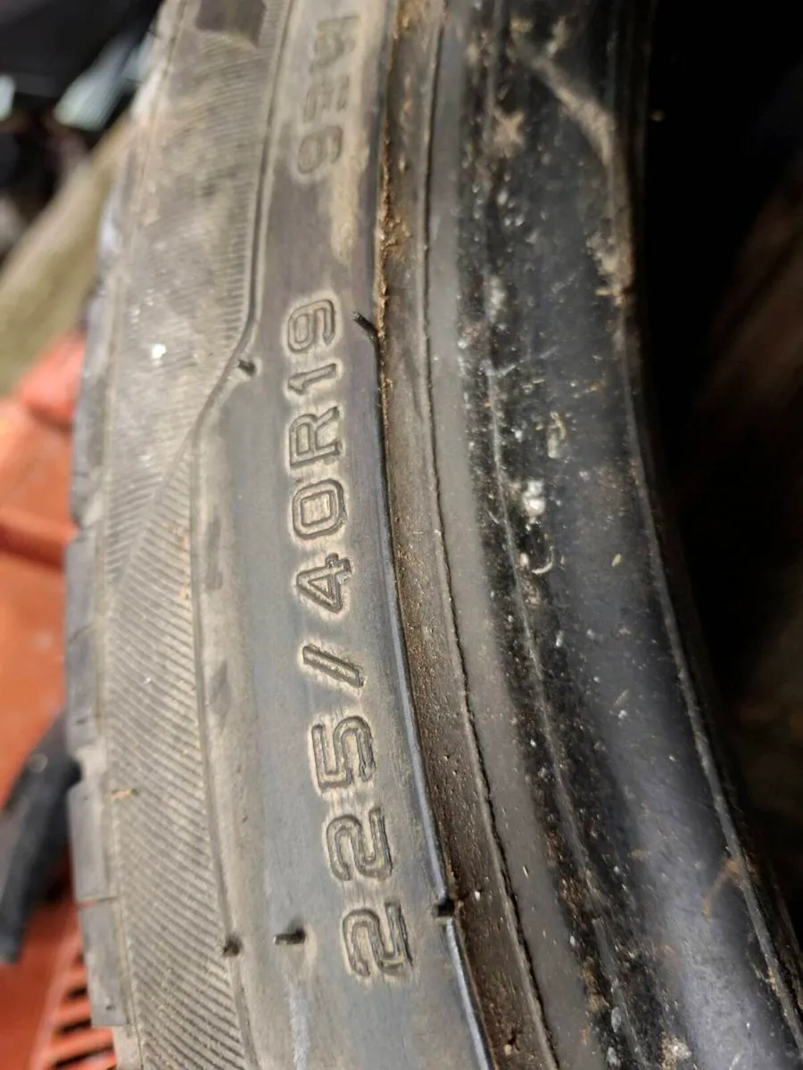 Tyre 225/40R/19 HF 805 - Image 1