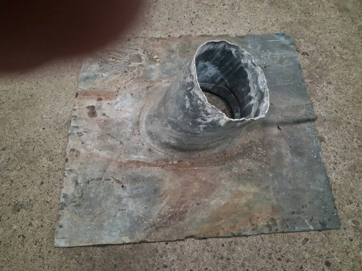 Chimney lead flashing - Image 1