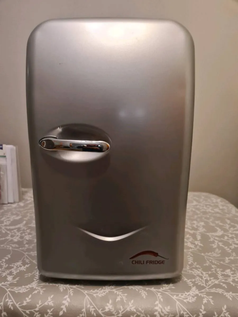 Chili mini fridge - Image 1