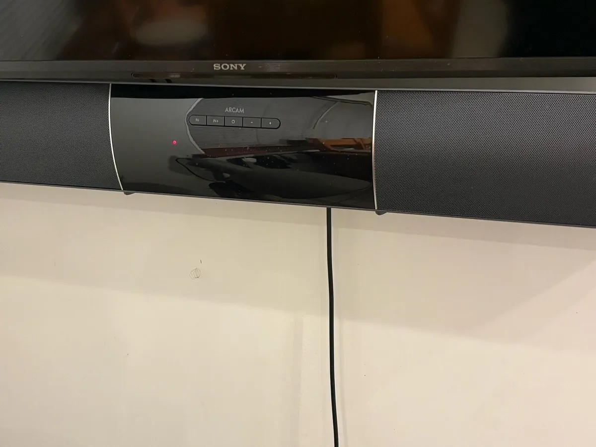 Soundbar and subwoofer for sale - Image 1
