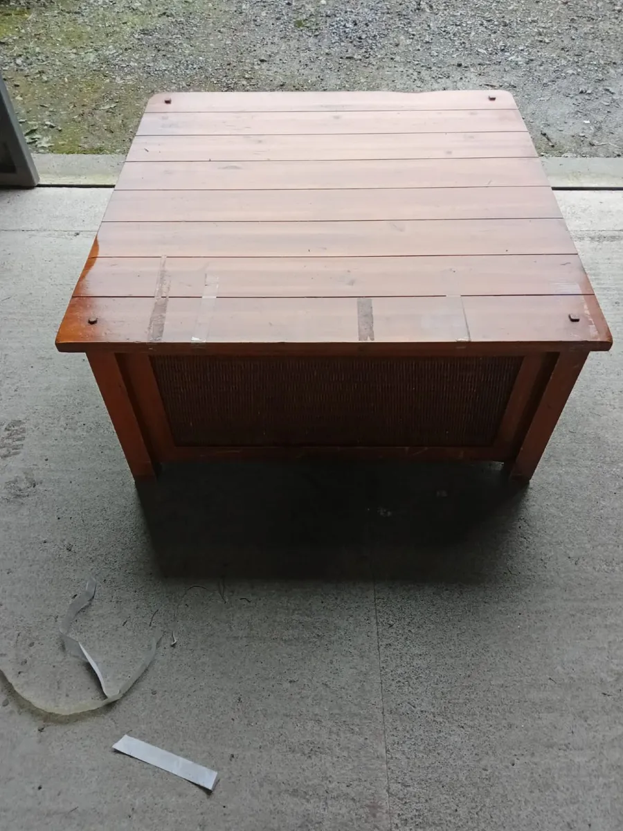 Table and storage box - Image 2