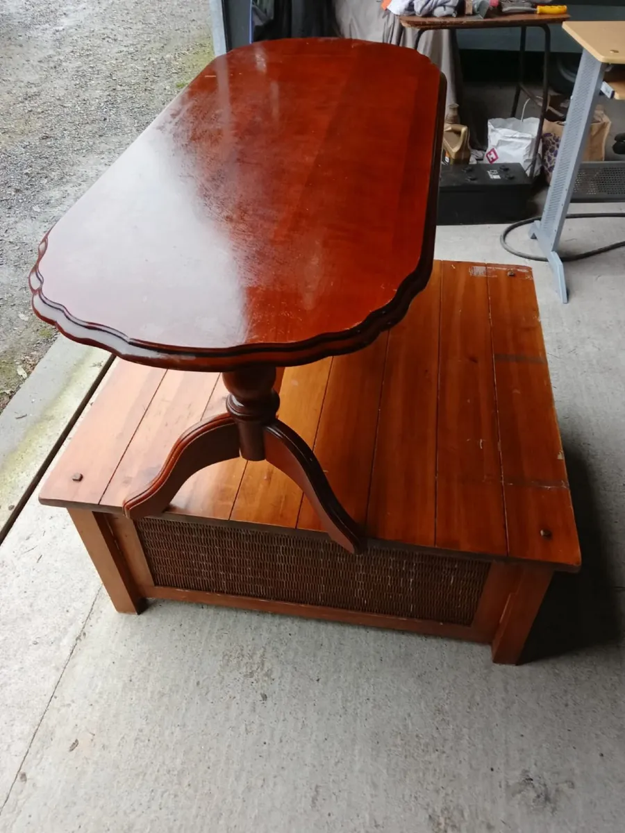 Table and storage box - Image 4