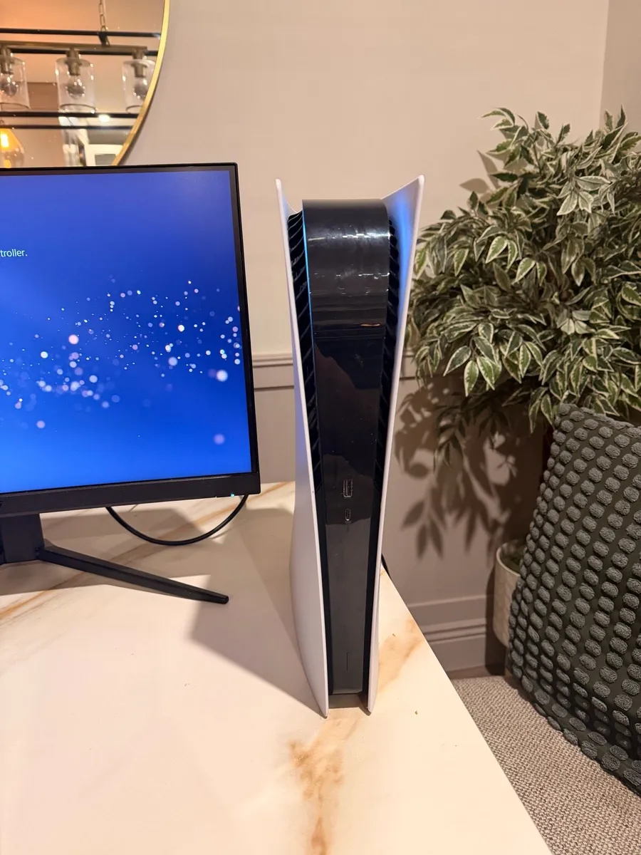PS 5 digital and gaming monitor - Image 3