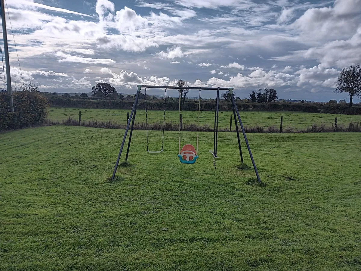 Kids garden Swing  - free for collection - Image 1