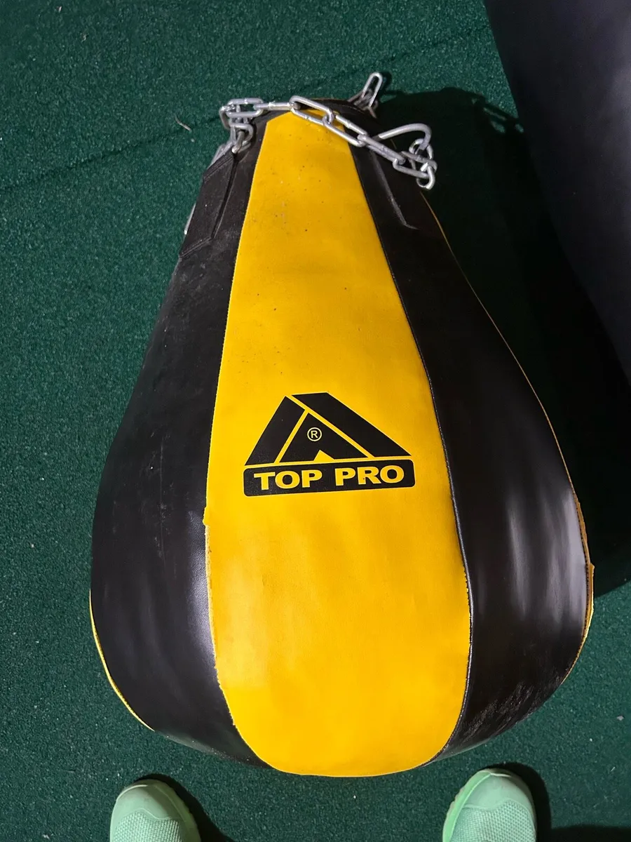5ft adidas boxing bag and top pro maize bag - Image 3