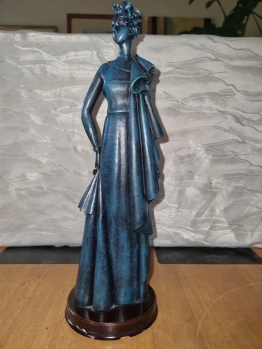 Art deco style large statue of a woman - Image 1