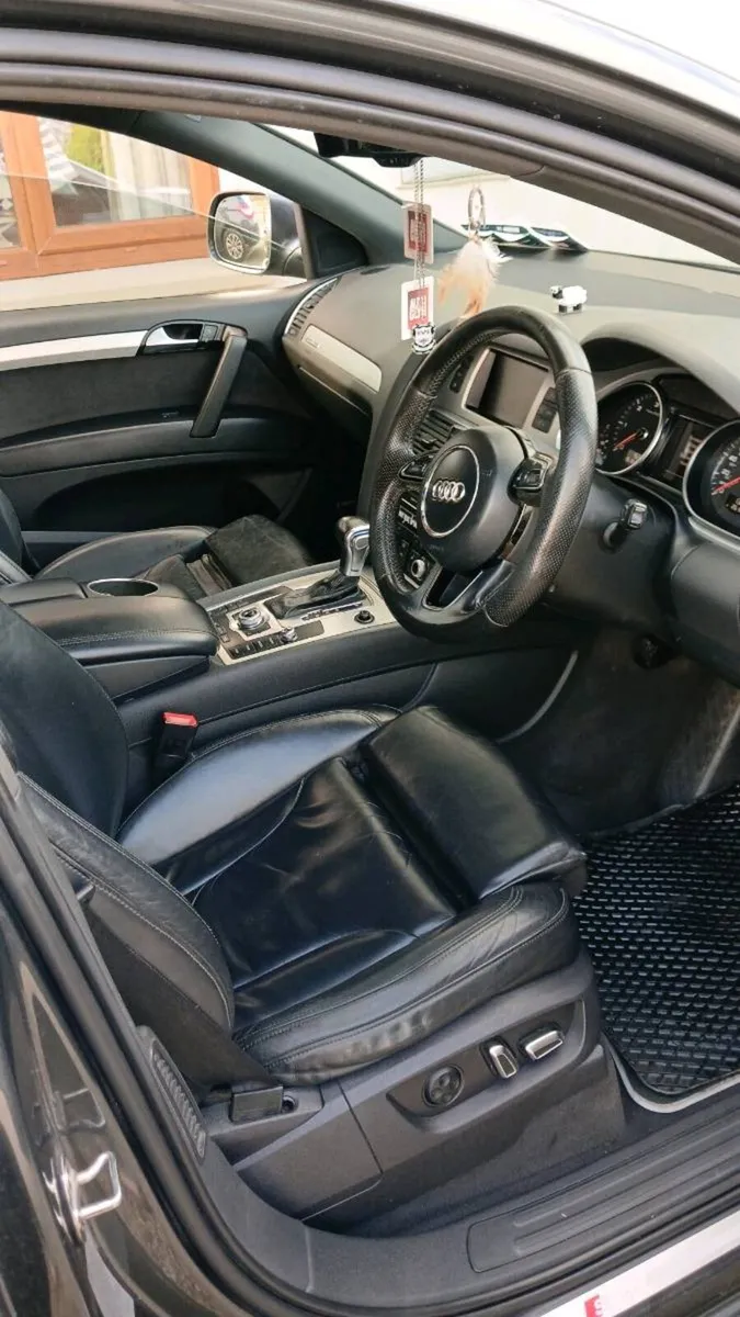 Audi Q7 - Image 4