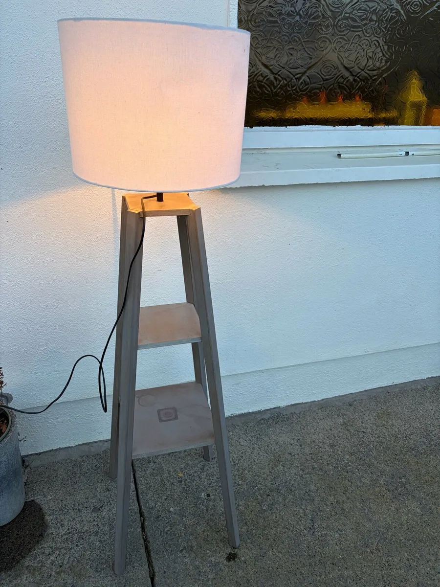 Next lamp - Image 1