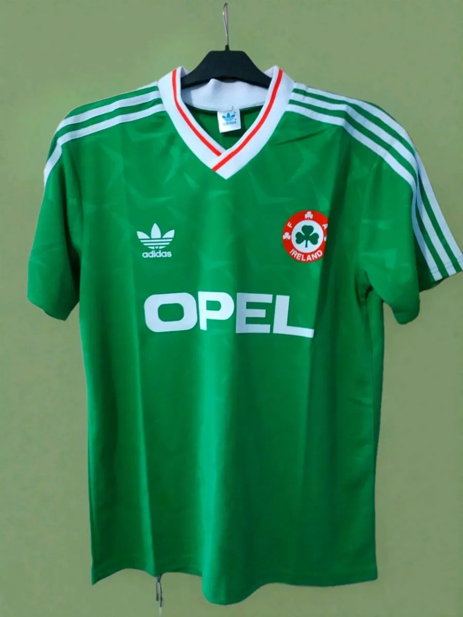 REP OF IRELAND 1990 JERSEY ,SIZE : LARGE