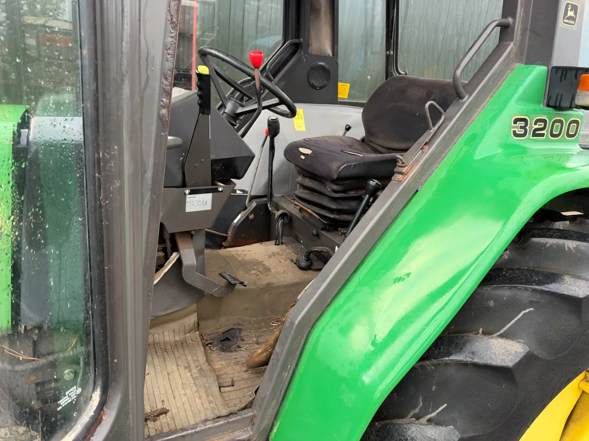 1996 John Deere 3200 2wd - Image 2