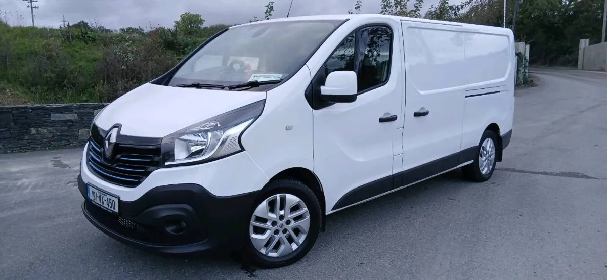 Renault Traffic Sport 1.6 HIGH SPEC  (NO VAT) - Image 2