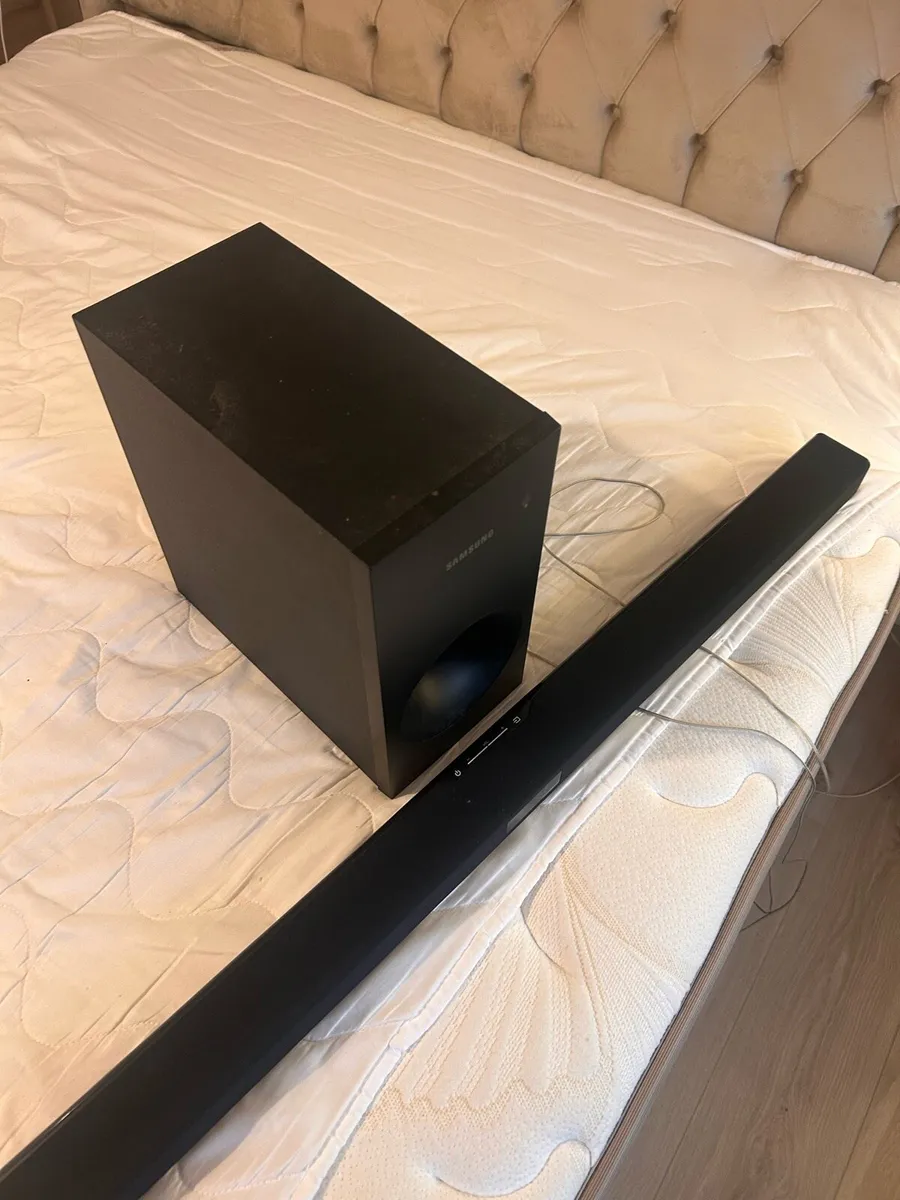 Soundbar and subwoofer - Image 2