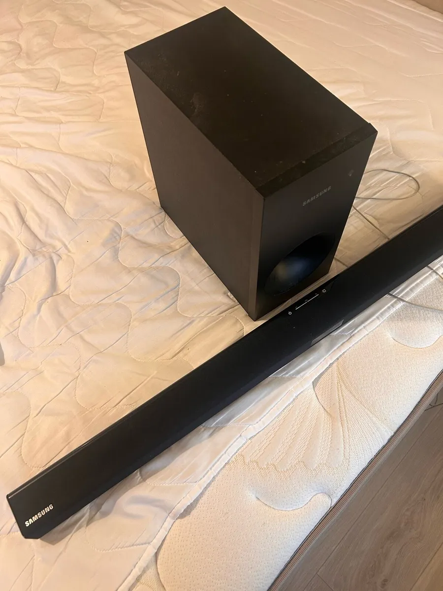 Soundbar and subwoofer - Image 3