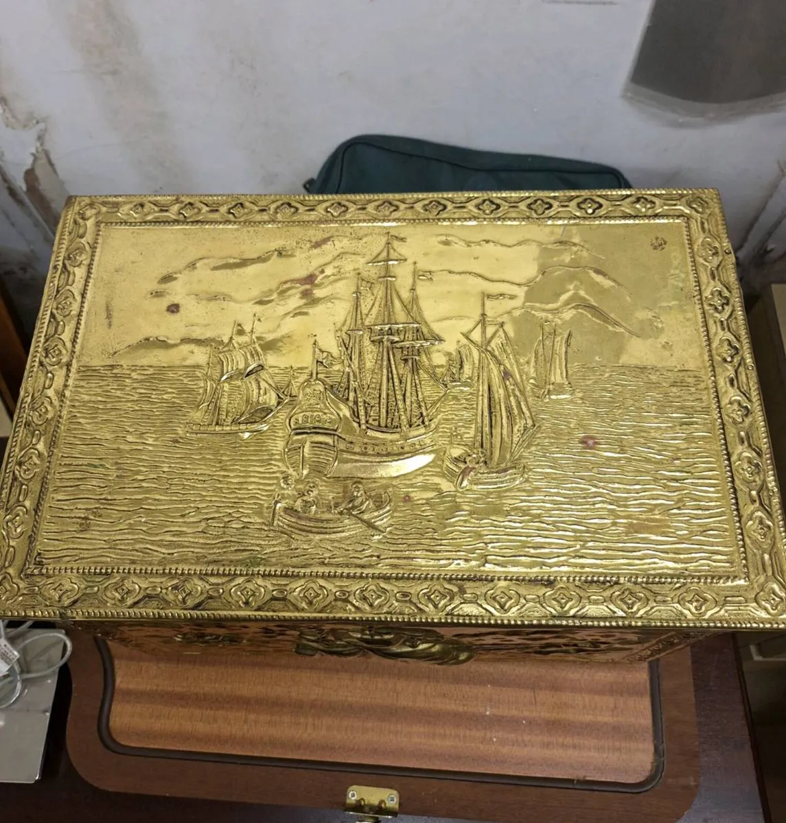 Vintage brass coal scuttle - Image 3