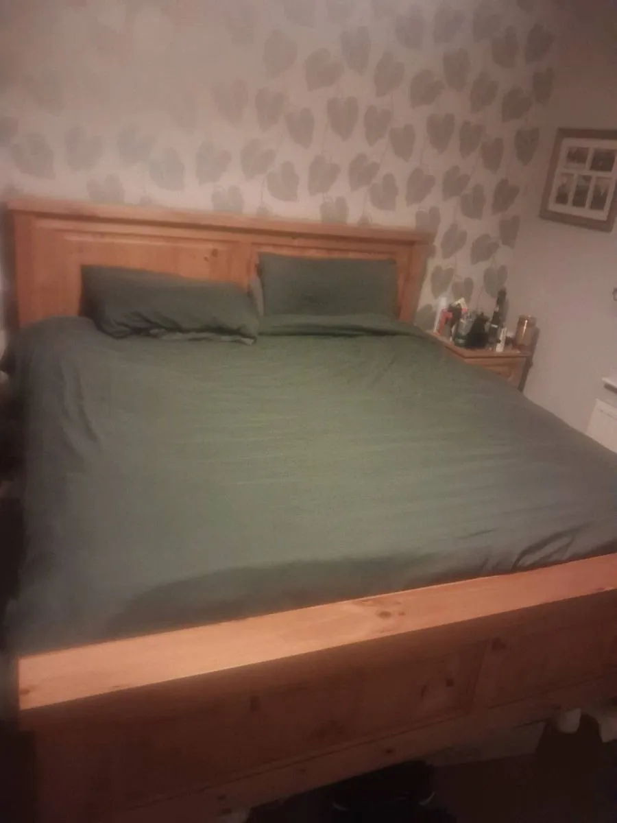 Bed and mattress - Image 1