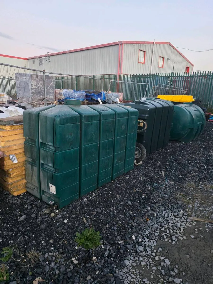 Oil tank - Image 1