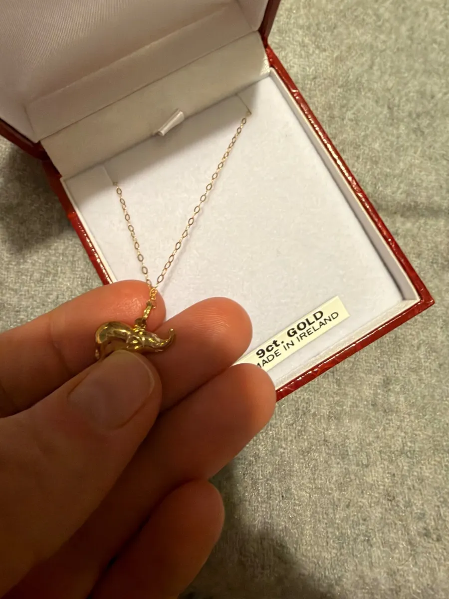9ct gold elephant pendant and chain necklace - Image 2