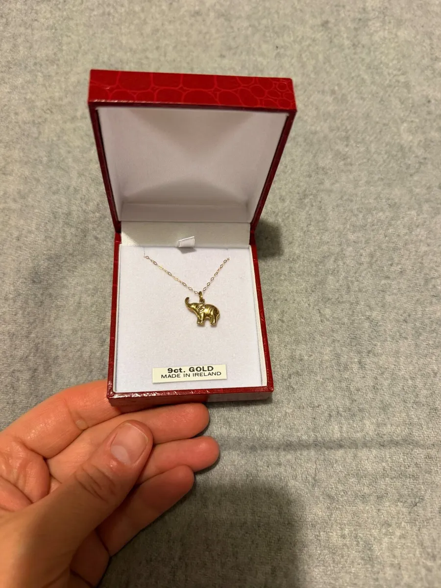 9ct gold elephant pendant and chain necklace - Image 4