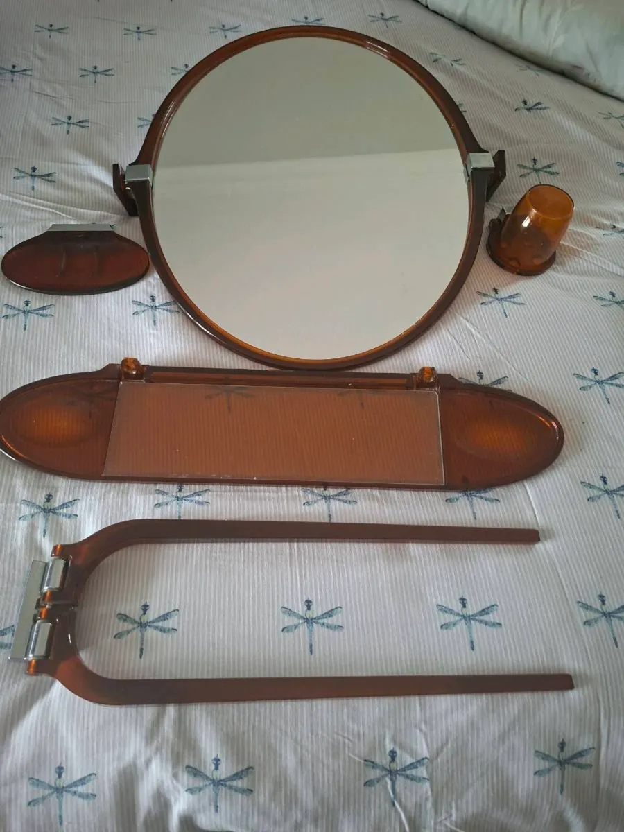 Bathroom mirror & accessories