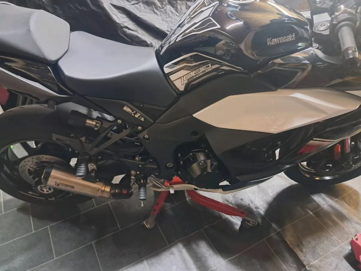 2022 kawasaki z1000sx - Image 2