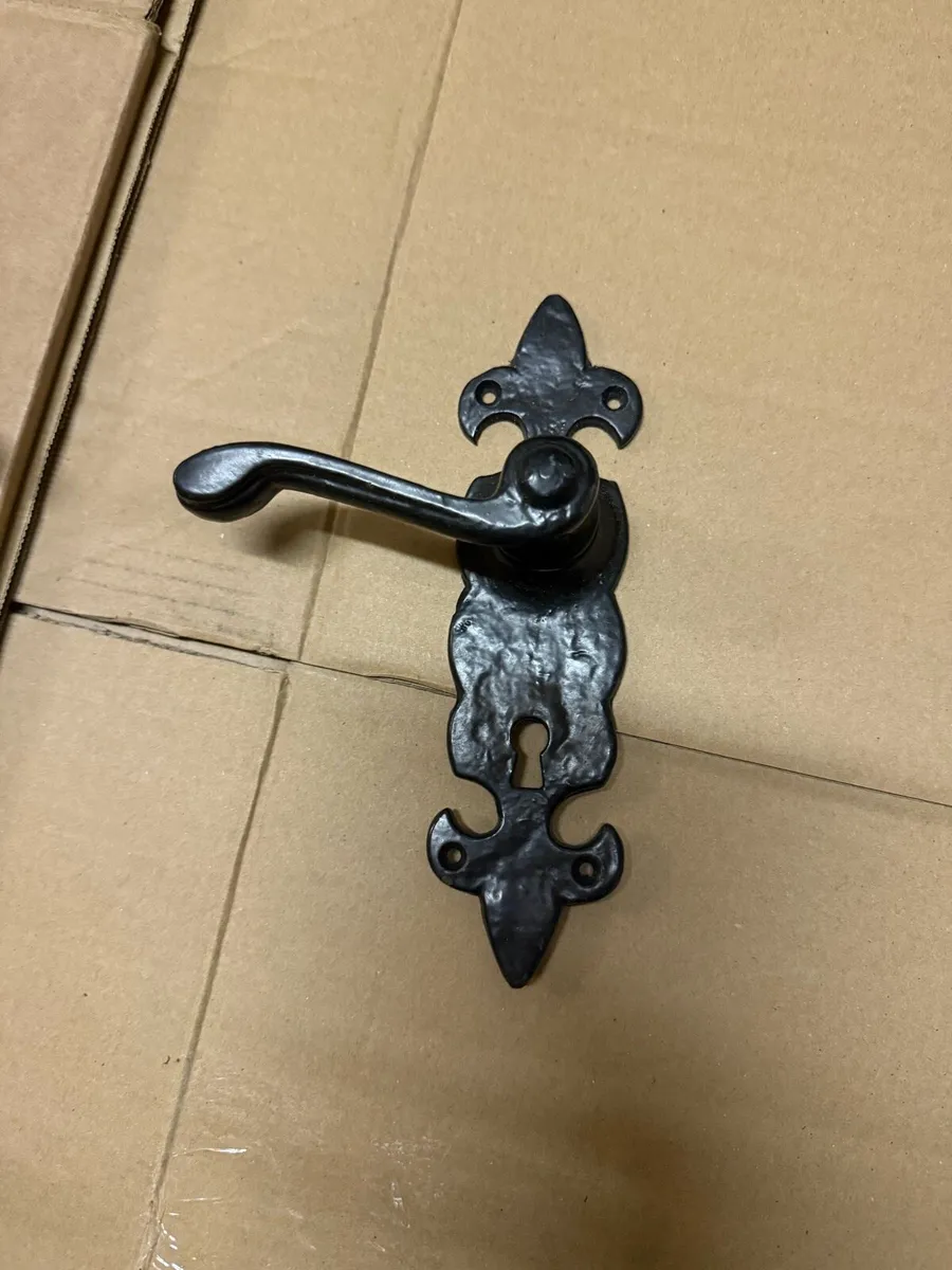 6 x Basta Fleur De Lys Antique Black Door Handles - Image 2