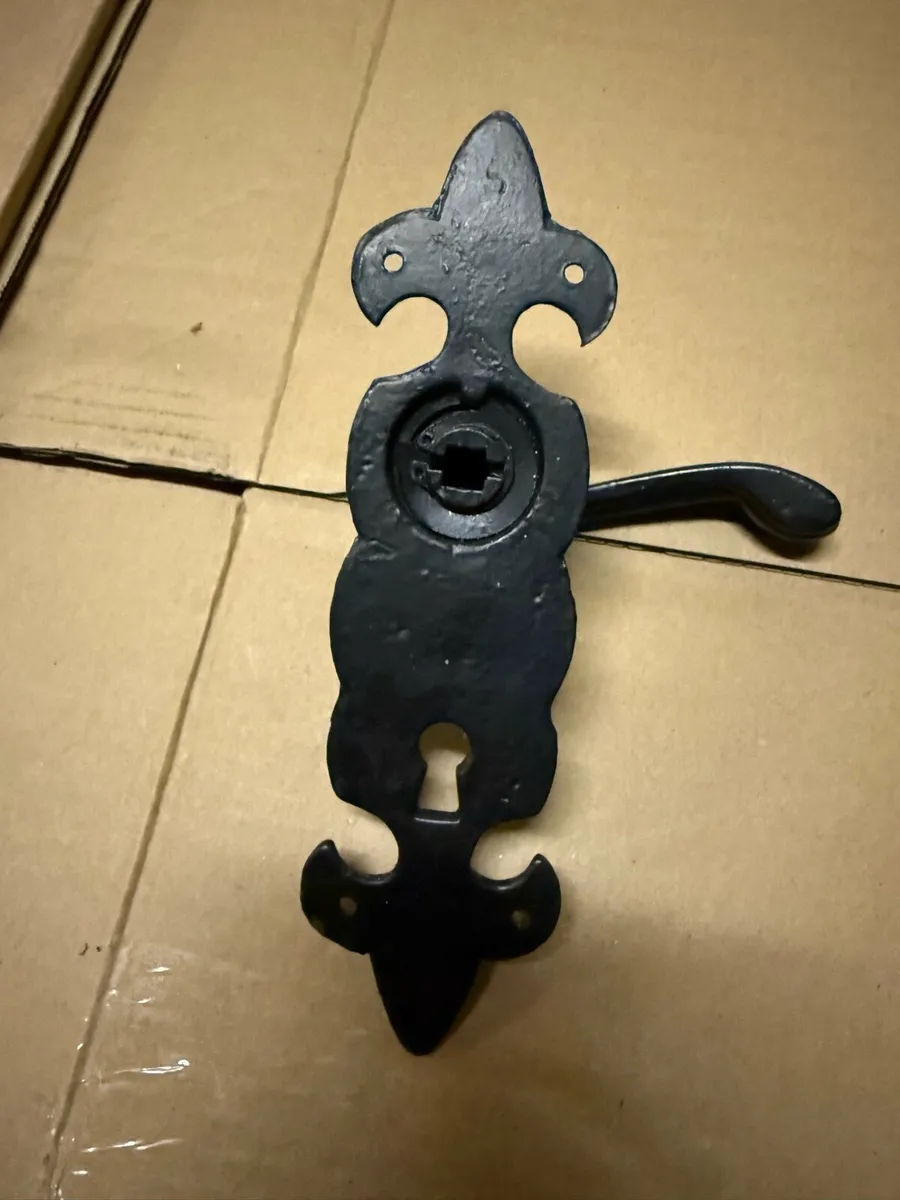6 x Basta Fleur De Lys Antique Black Door Handles - Image 3