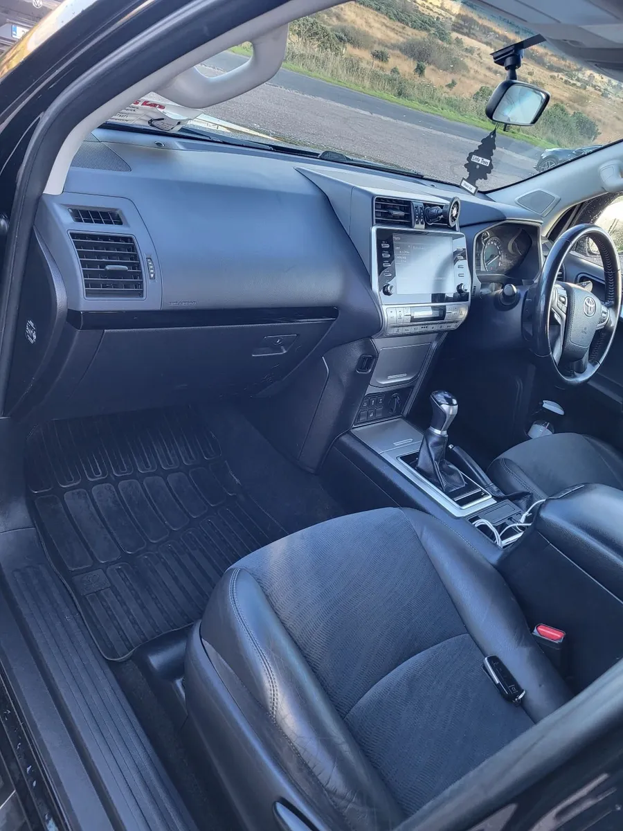 Toyota Land Cruiser - Image 3