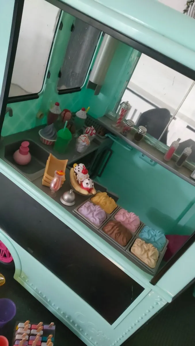 Our Generation Sweet Stop Ice Cream Truck Playset - Image 3