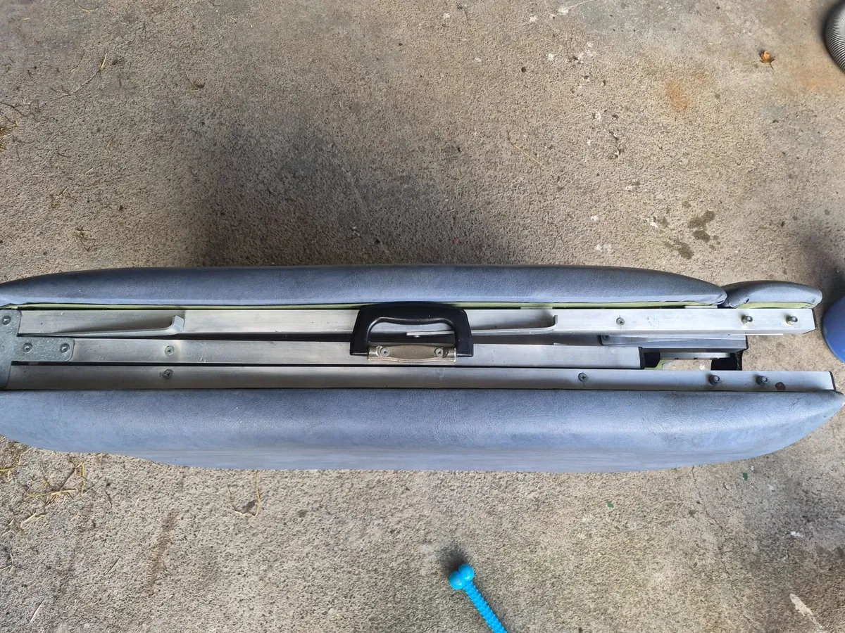 Massage table - Image 1
