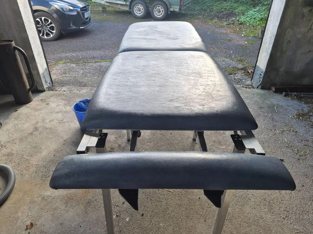 Massage table - Image 2
