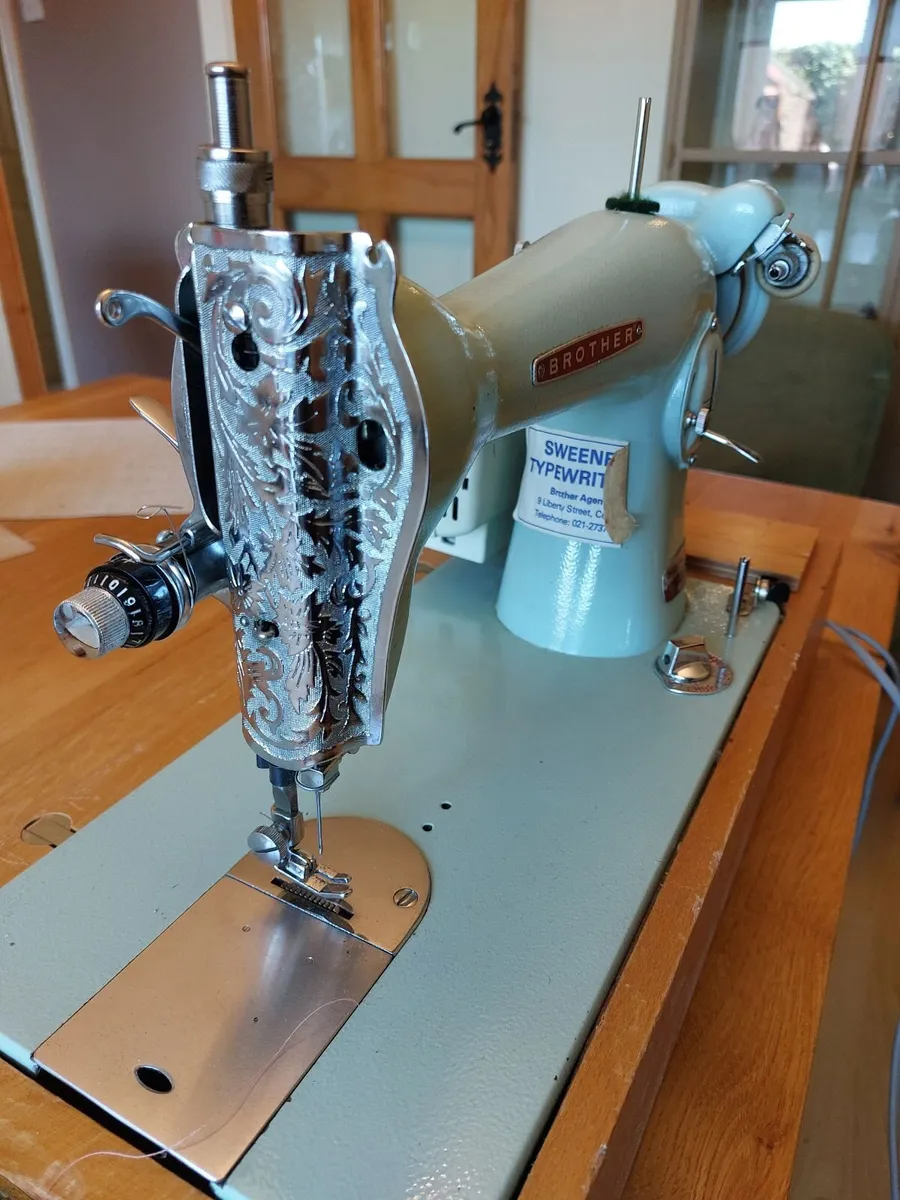 Vintage Brother sewing machine - Image 2