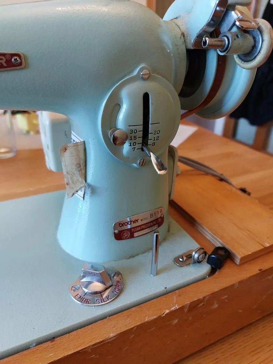 Vintage Brother sewing machine - Image 3
