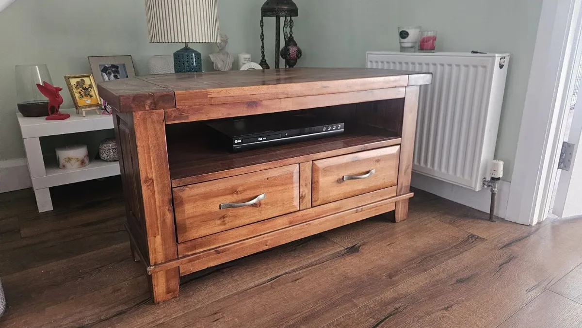 Solid Oak TV/Unit - Image 1