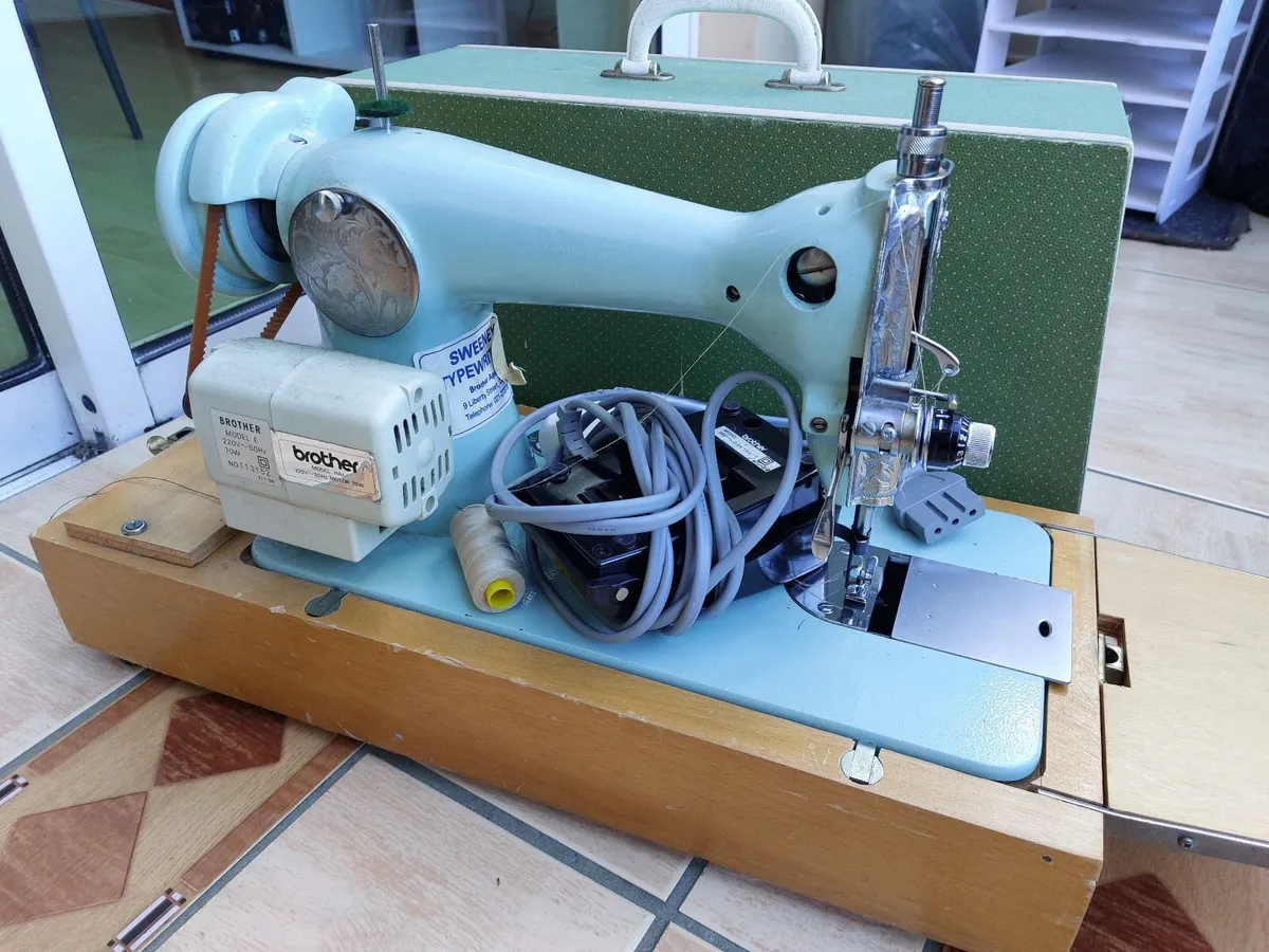 Vintage Brother sewing machine - Image 4