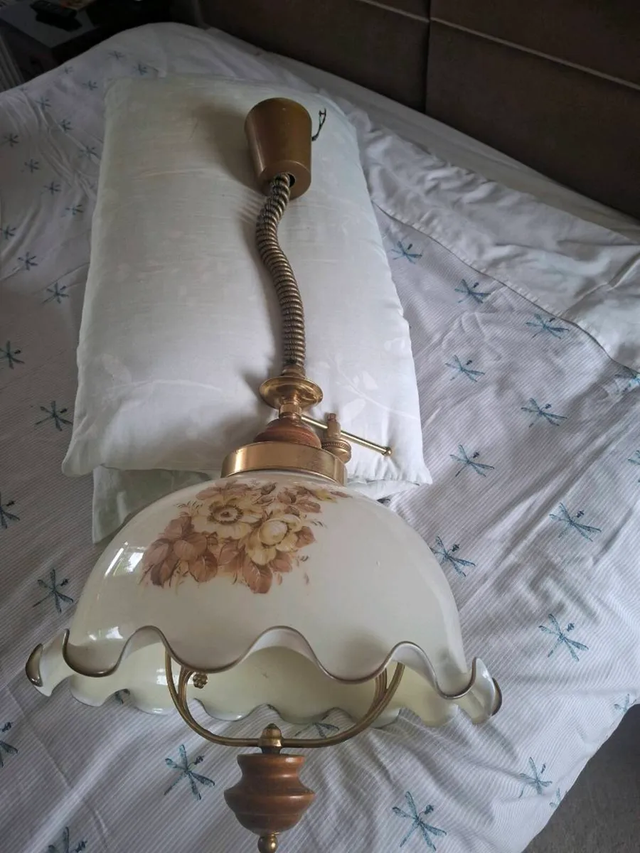 Pendant light and Tiffany style shade - Image 1