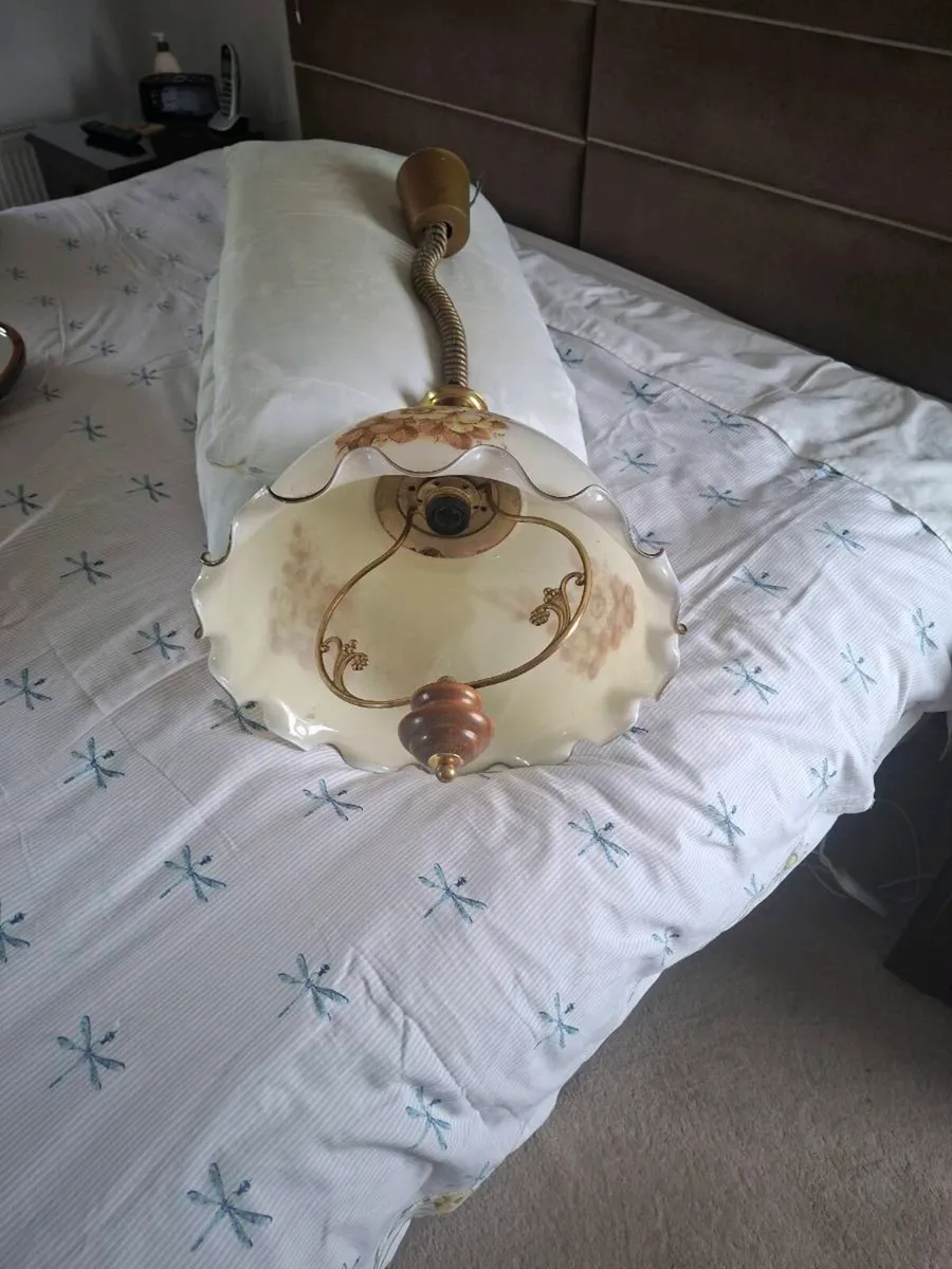 Pendant light and Tiffany style shade - Image 2
