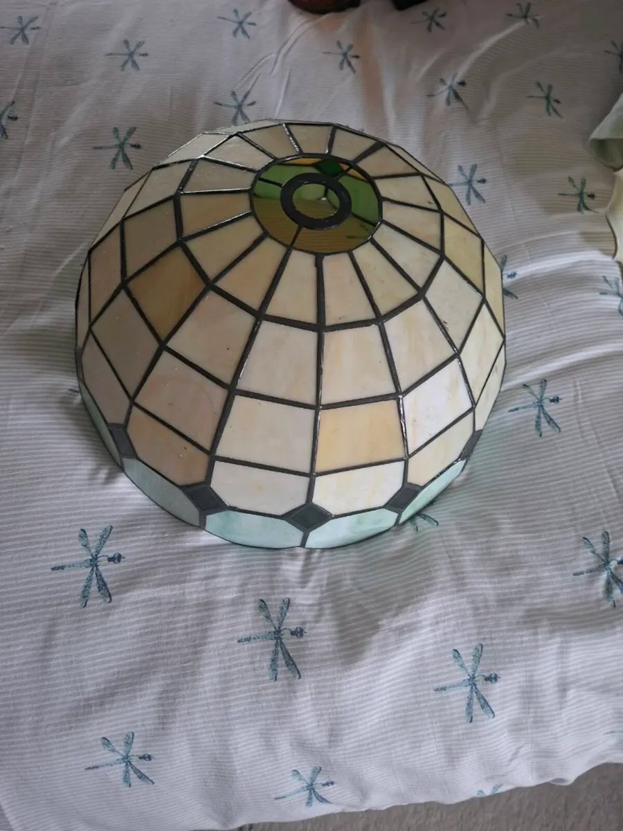 Pendant light and Tiffany style shade - Image 4