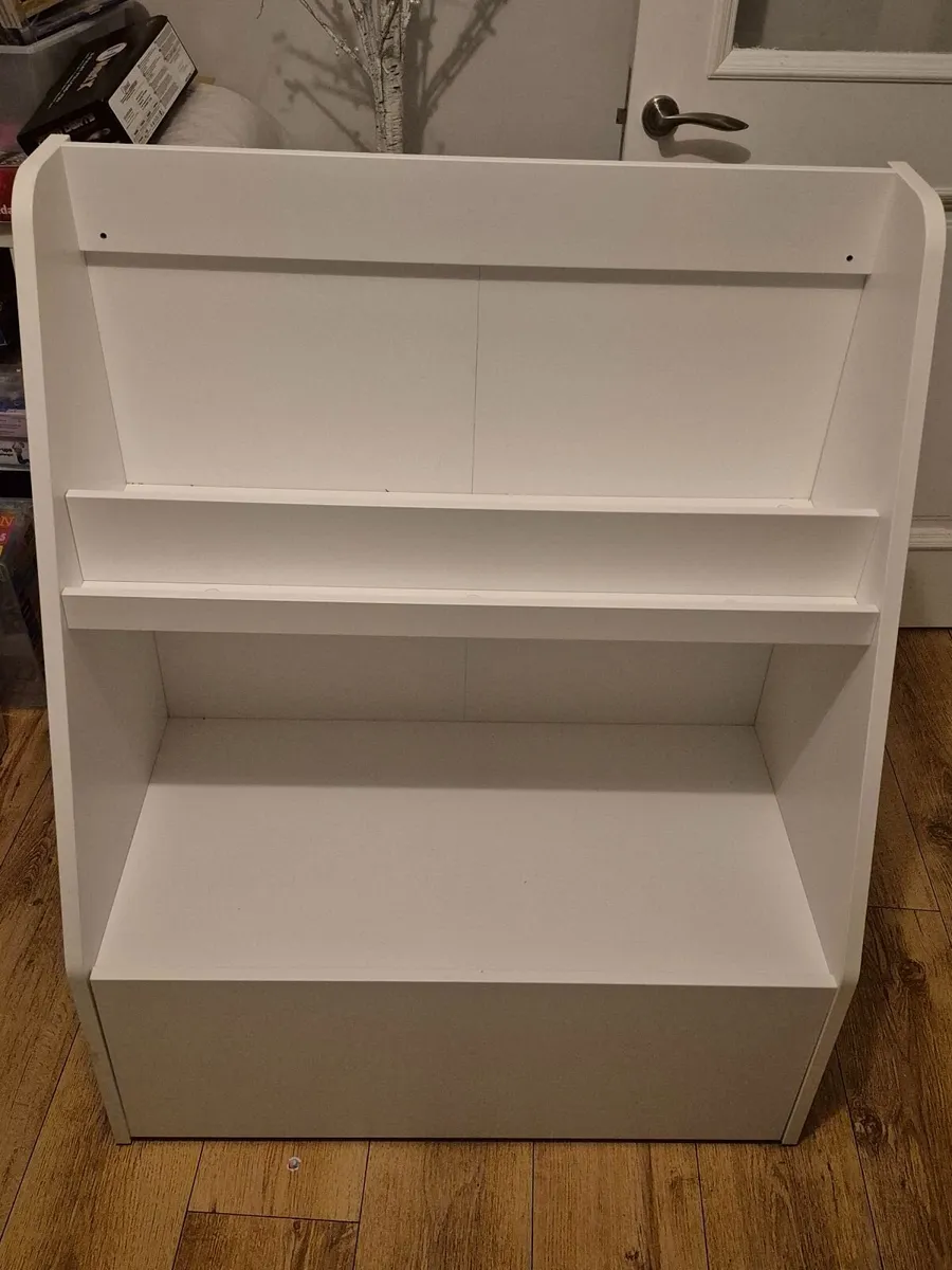 Book shelf - Image 1