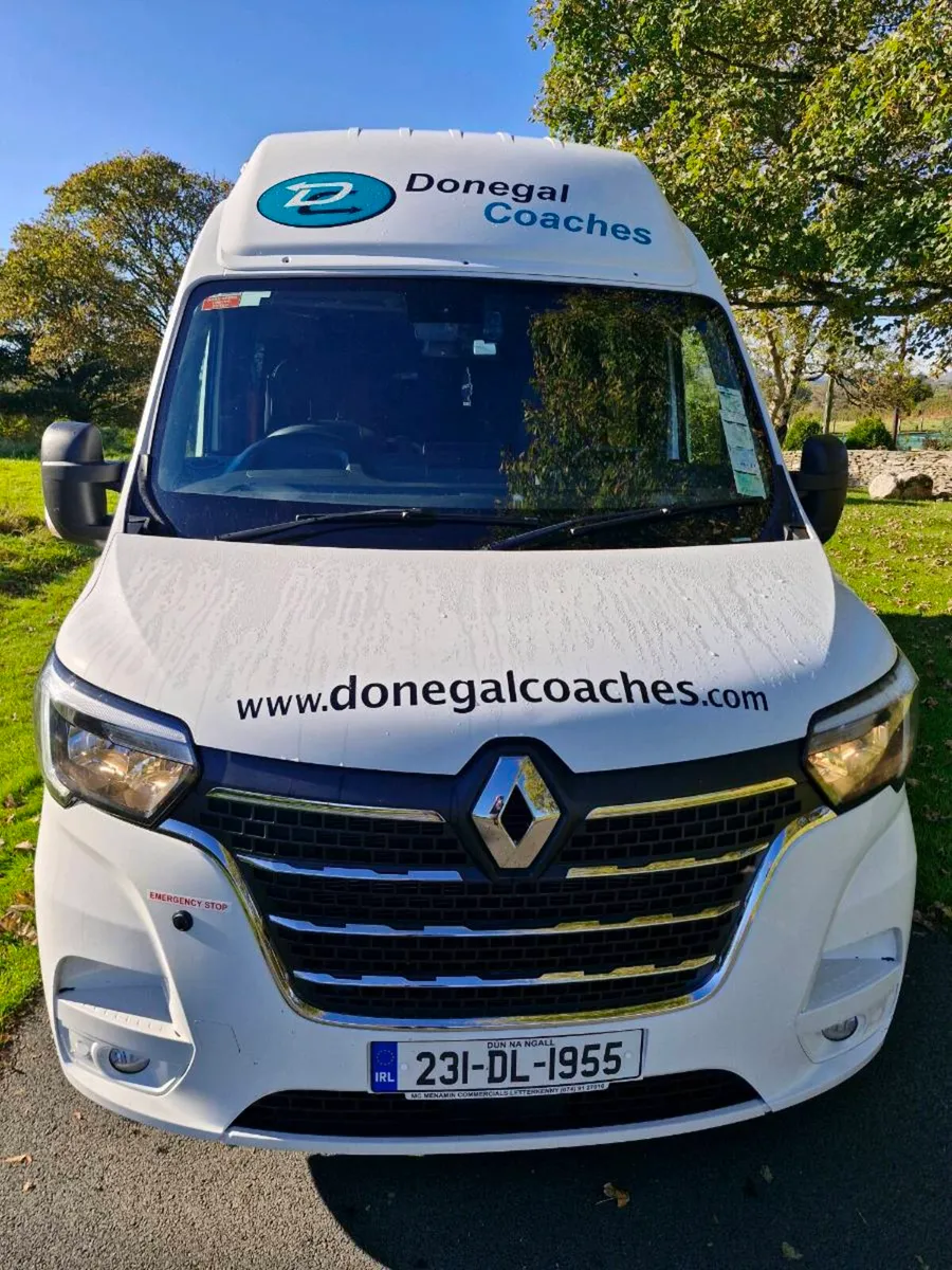 Renault master 16 seats Minibus - Image 1