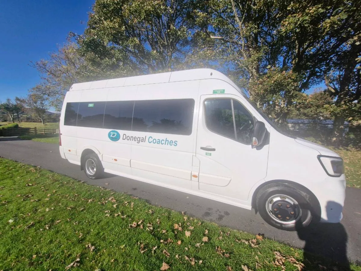 Renault master 16 seats Minibus - Image 3