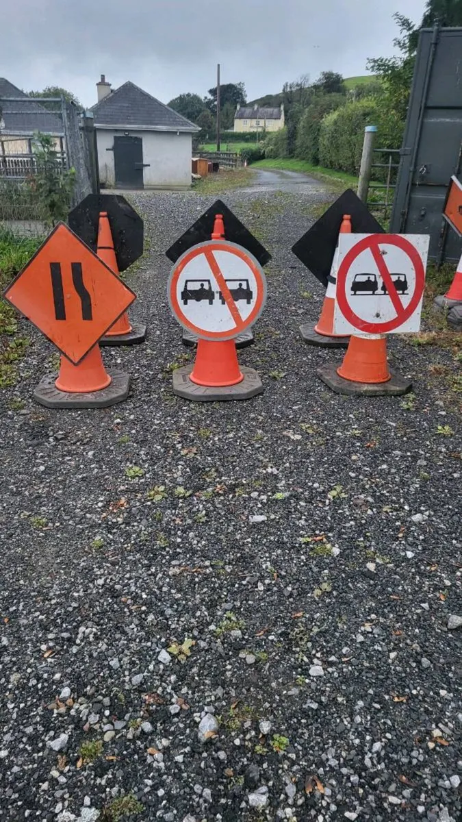 Road safety signage - Image 4