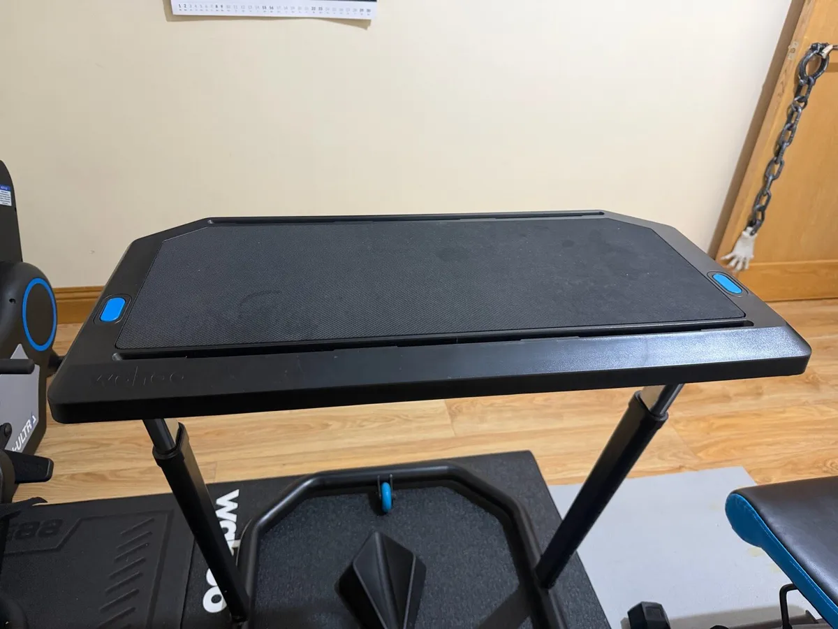 turbo trainer ,head winder ,wahoo table ,wheel blo - Image 4