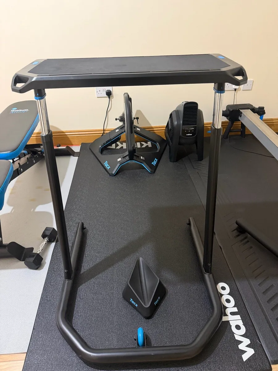 turbo trainer ,head winder ,wahoo table ,wheel blo - Image 1