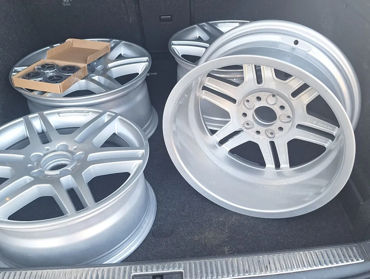 Mercedes Benz 17" Alloy Wheels - Image 2