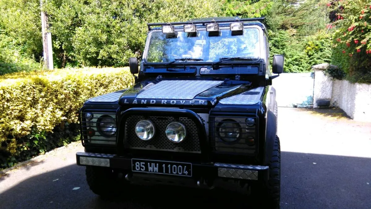 Landrover Defender 90 - Image 1
