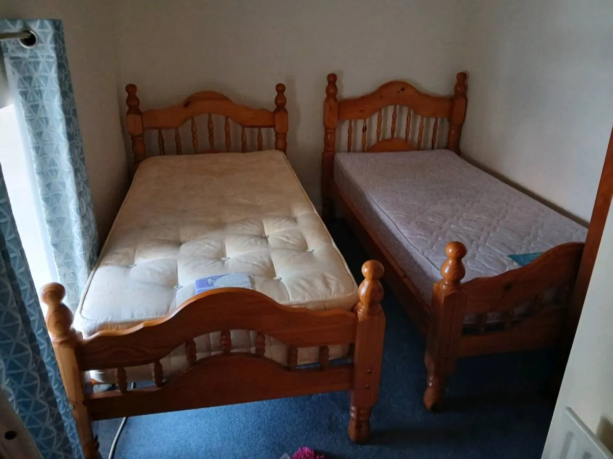 Two wooden matching  single beds with mattresses - Image 2