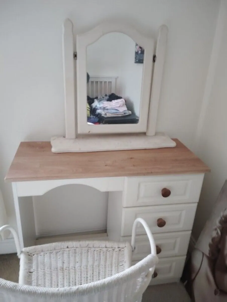 dressing table with mirror - Image 1