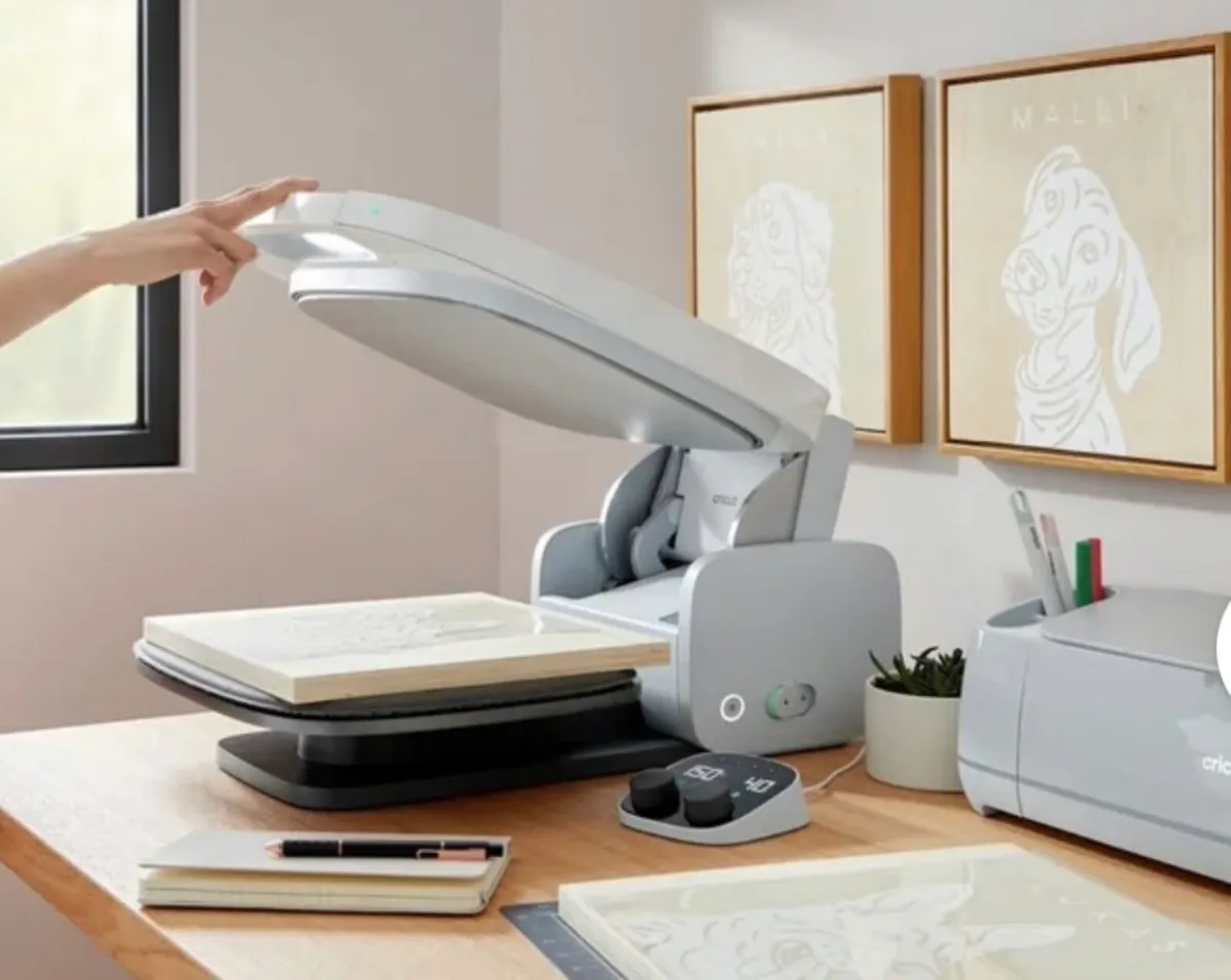 Cricut AutoPress (heatpress) - Image 1